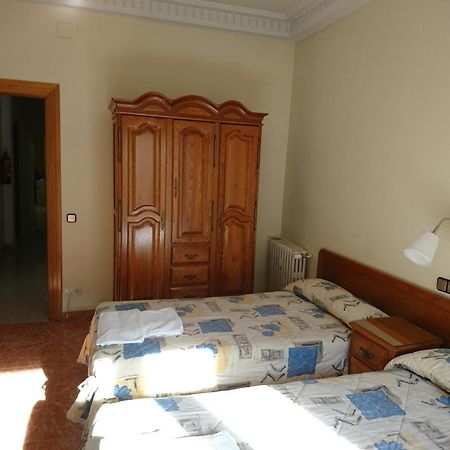 Hostal Retiro Madrid Exterior photo