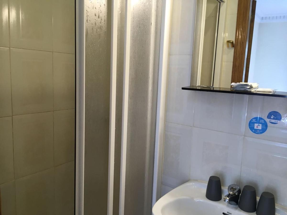 Hostal Retiro Madrid Exterior photo