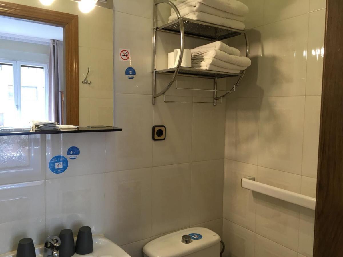 Hostal Retiro Madrid Exterior photo