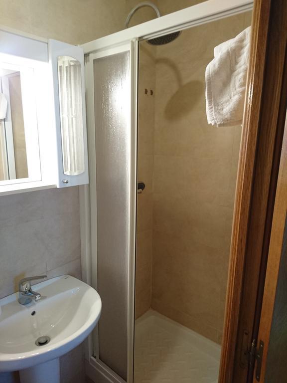 Hostal Retiro Madrid Room photo