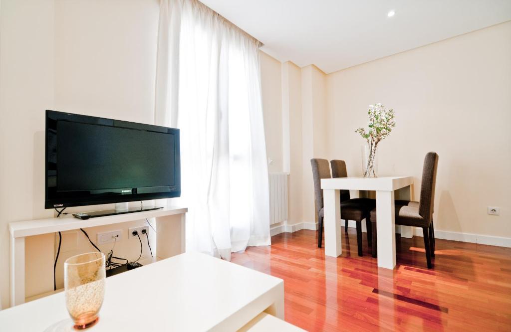 Hostal Retiro Madrid Exterior photo
