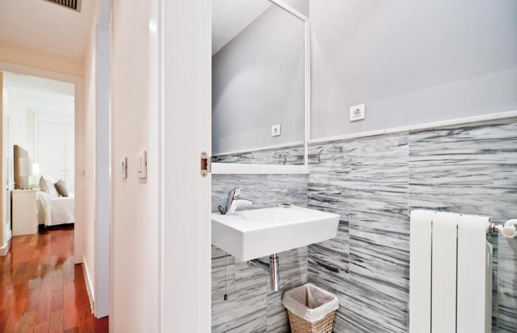 Hostal Retiro Madrid Room photo