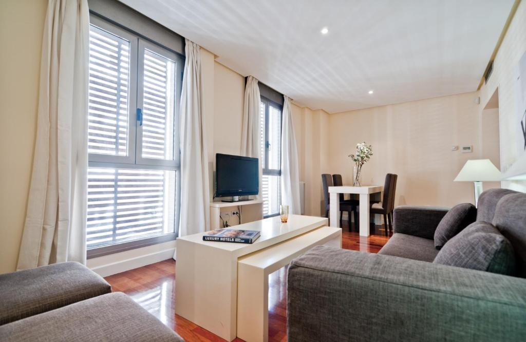 Hostal Retiro Madrid Exterior photo