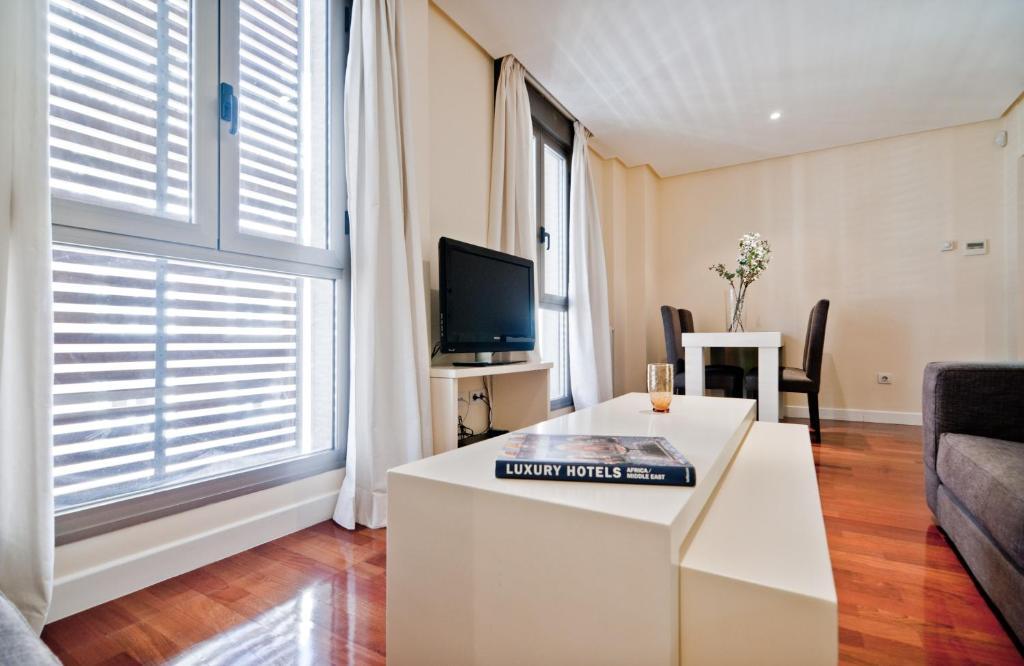 Hostal Retiro Madrid Exterior photo
