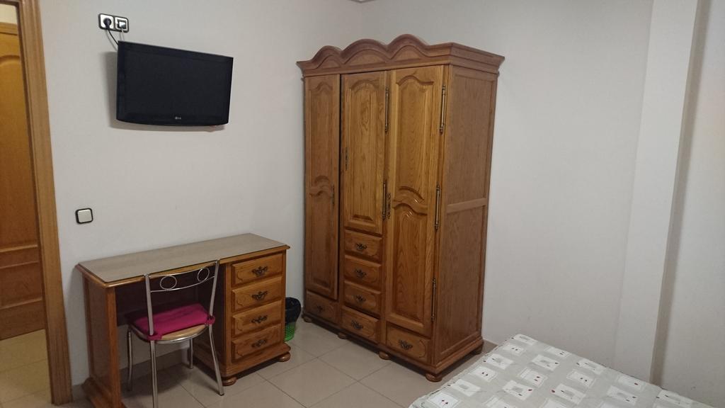 Hostal Retiro Madrid Room photo