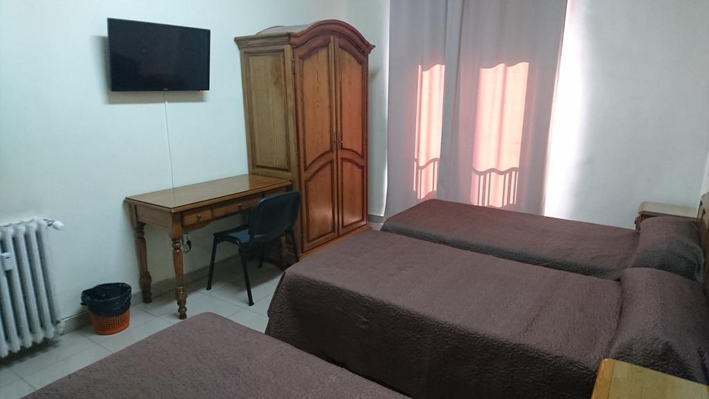 Hostal Retiro Madrid Room photo