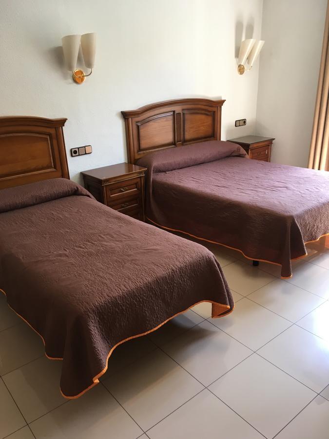 Hostal Retiro Madrid Exterior photo