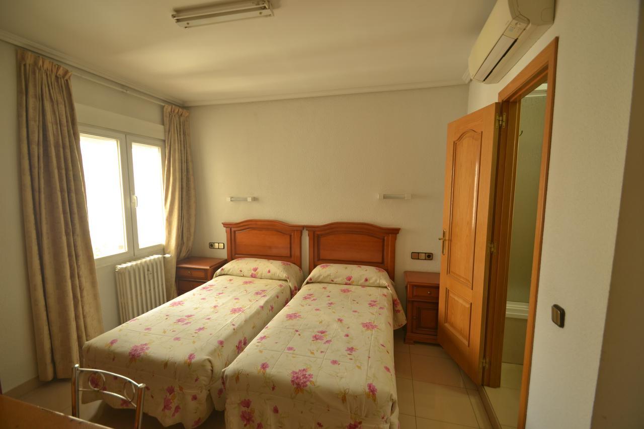 Hostal Retiro Madrid Exterior photo