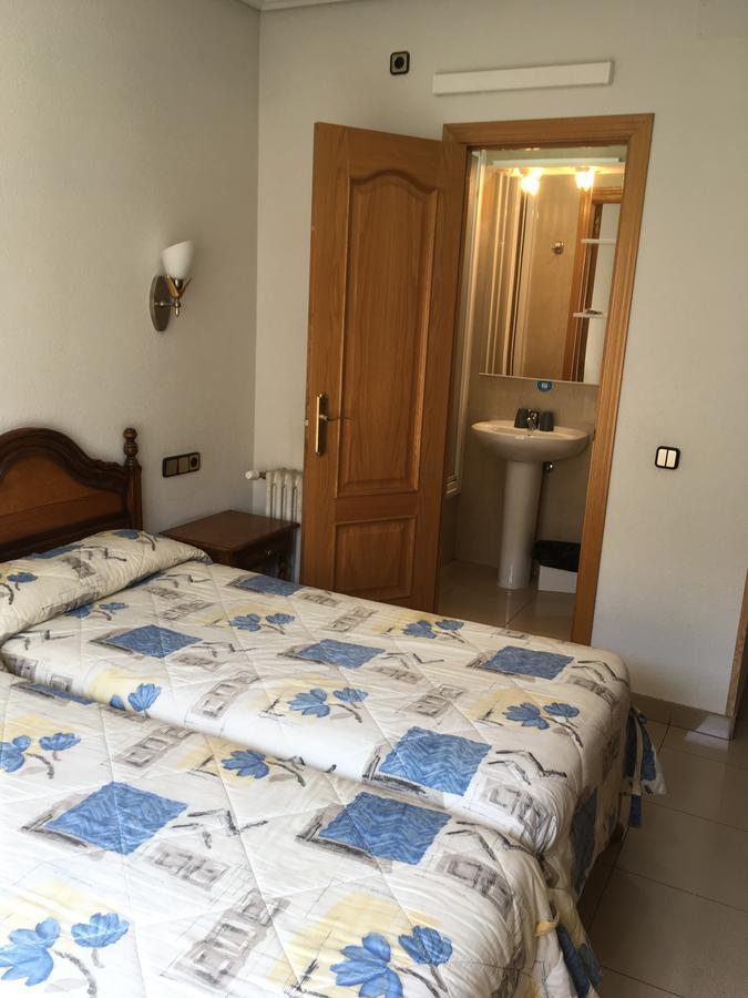 Hostal Retiro Madrid Exterior photo