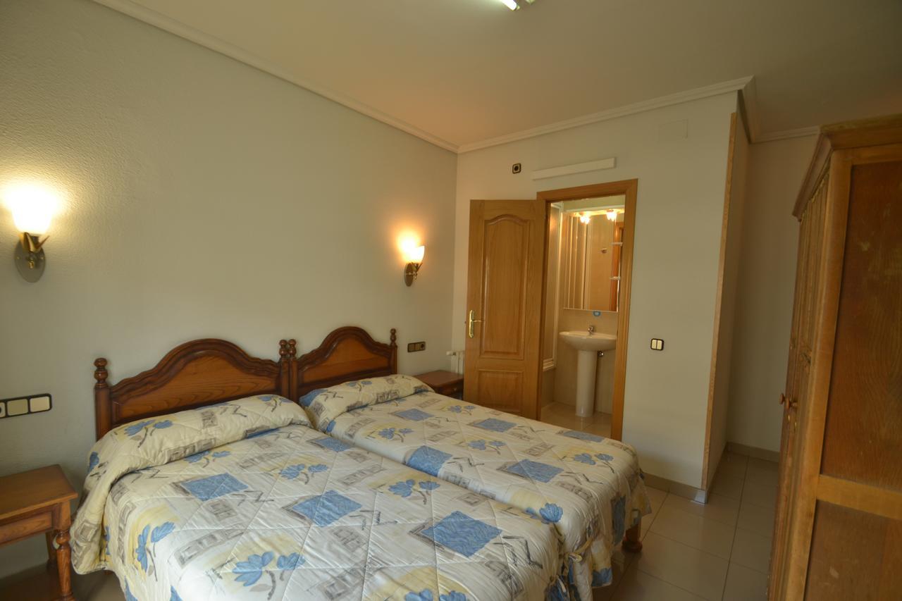 Hostal Retiro Madrid Exterior photo