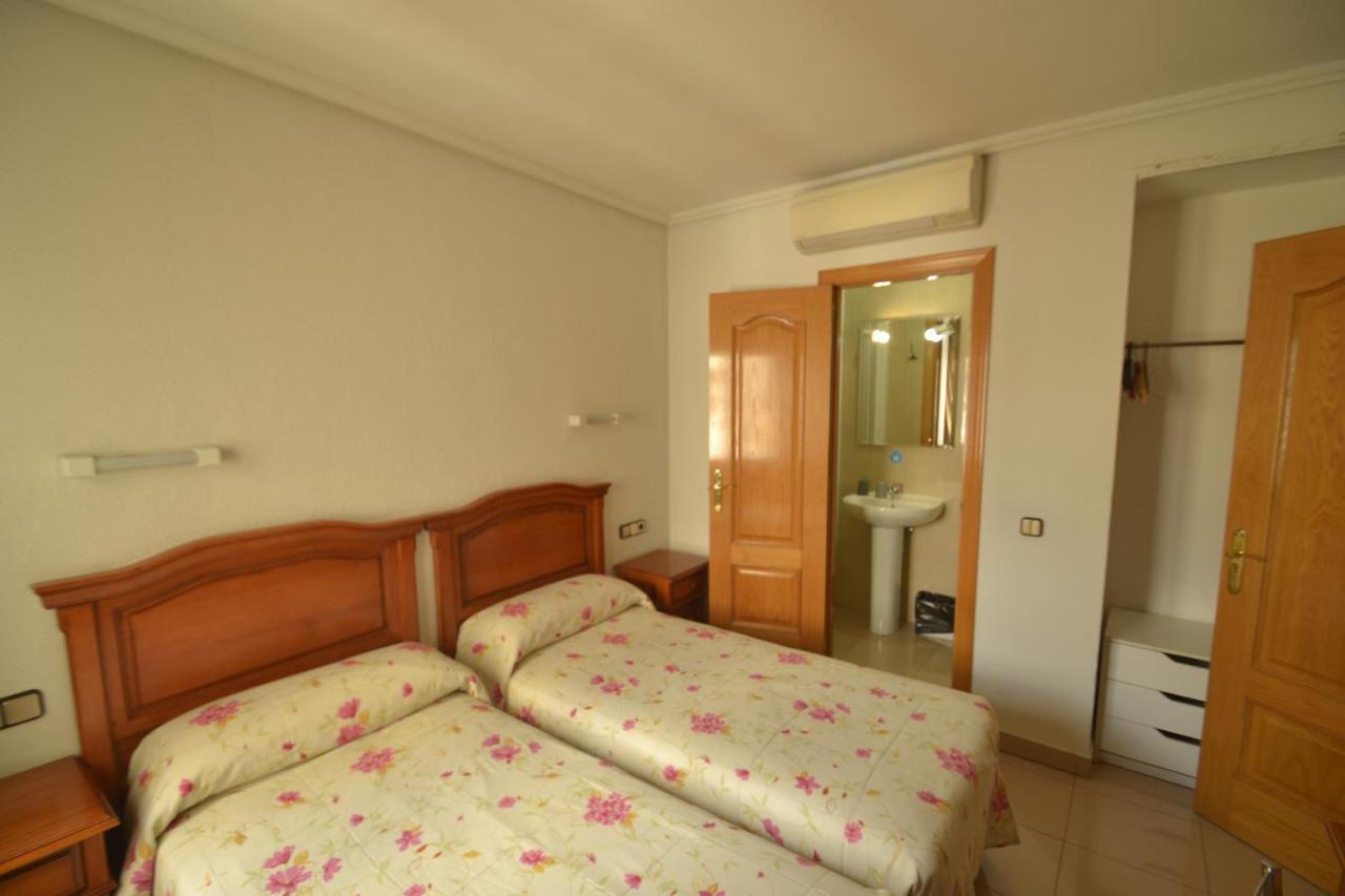 Hostal Retiro Madrid Exterior photo