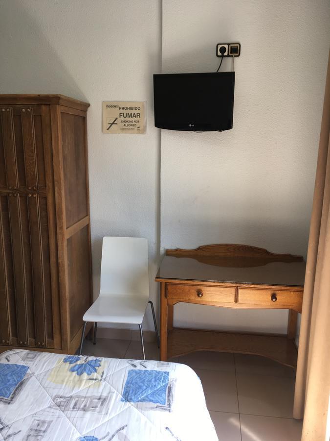Hostal Retiro Madrid Exterior photo